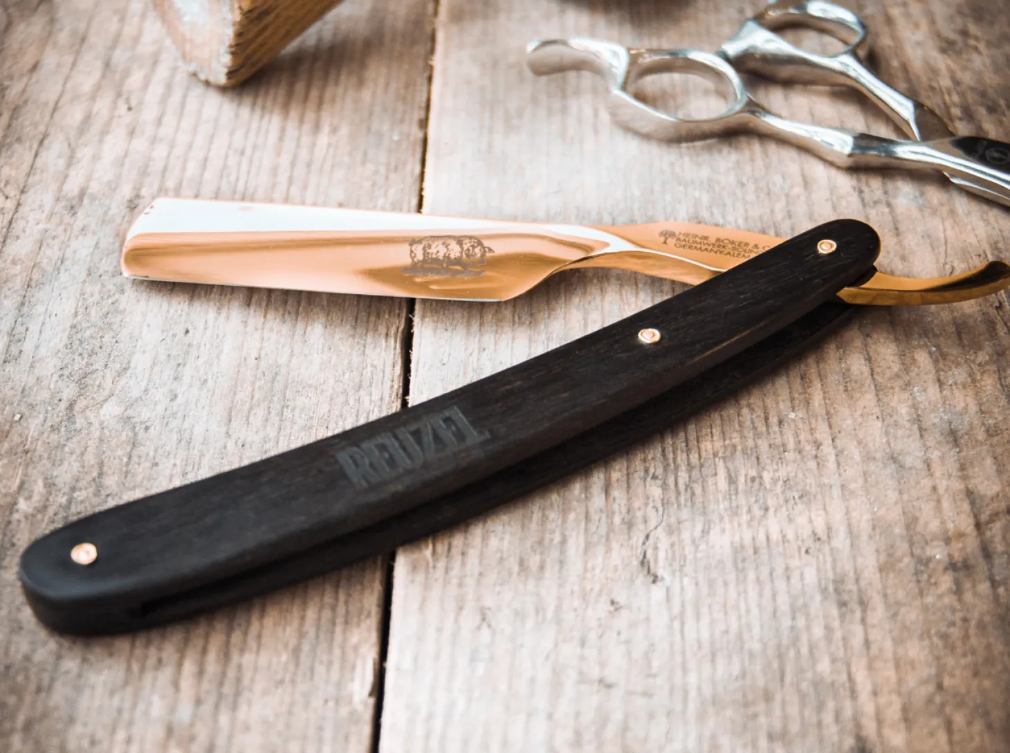 Golden Reuzel Razor Axe